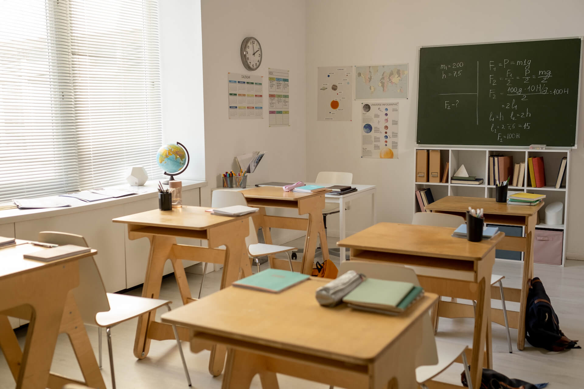 Osłony na grzejniki w szkole – przepisy, które warto znać