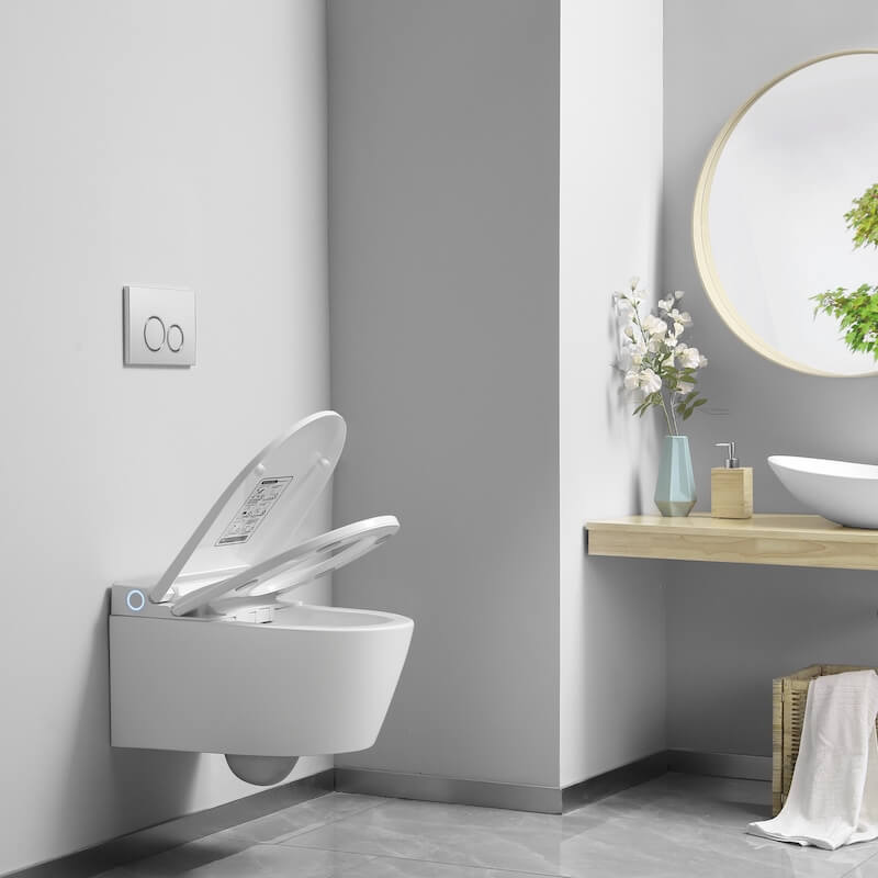 bidet czy toaleta myjąca z samoistnie opadającą deską i pokrywą bidet czy toaleta myjąca do jasnej łazienki z drewnem