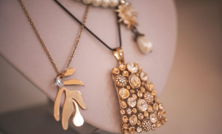 Gdzie kupić biżuterię ze stali chirurgicznej? Najlepsze miejsca