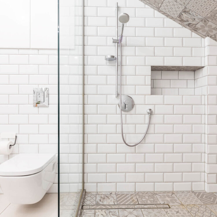 Jak wybrać odpowiedni odpływ liniowy do kabiny prysznicowej?