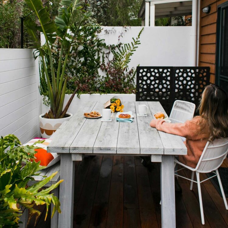 Impregnat do drewna w szarym kolorze – trwałość i modny wygląd