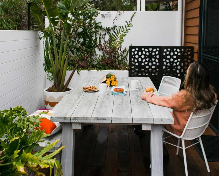 Impregnat do drewna w szarym kolorze – trwałość i modny wygląd