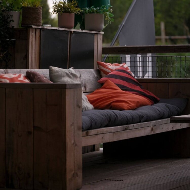 Pufy ogrodowe. Zainspiruj się i odmień swój taras lub ogród!