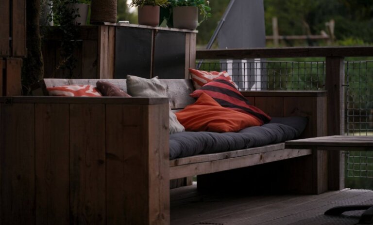 Pufy ogrodowe. Zainspiruj się i odmień swój taras lub ogród!