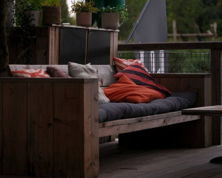 Pufy ogrodowe. Zainspiruj się i odmień swój taras lub ogród!