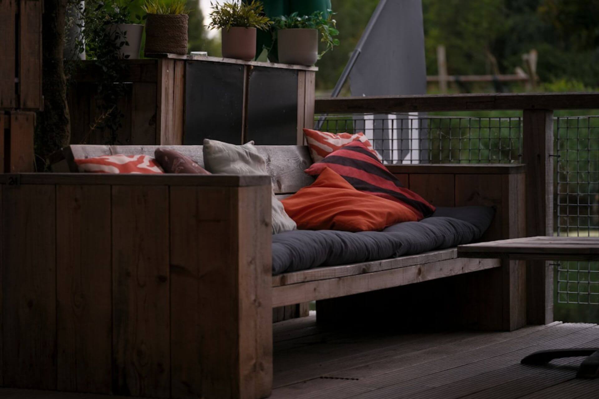 Pufy ogrodowe. Zainspiruj się i odmień swój taras lub ogród!