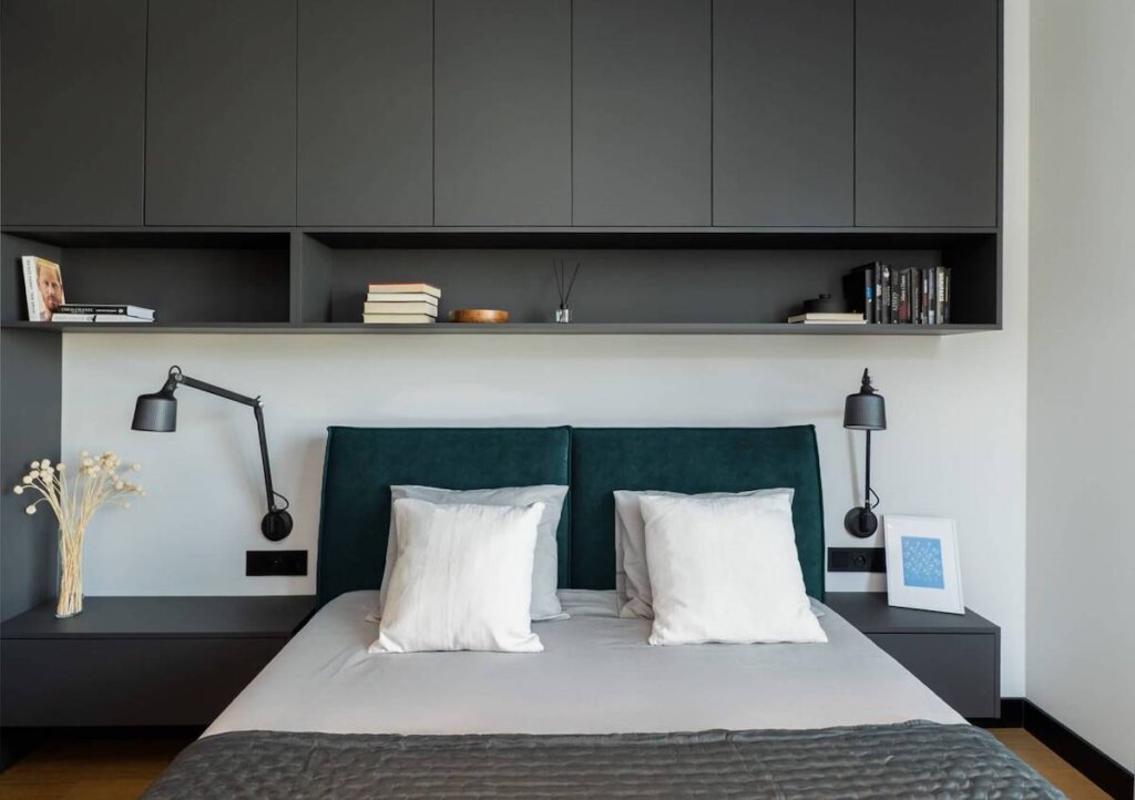 Łóżko do sypialni w kolorze Transformative Teal 