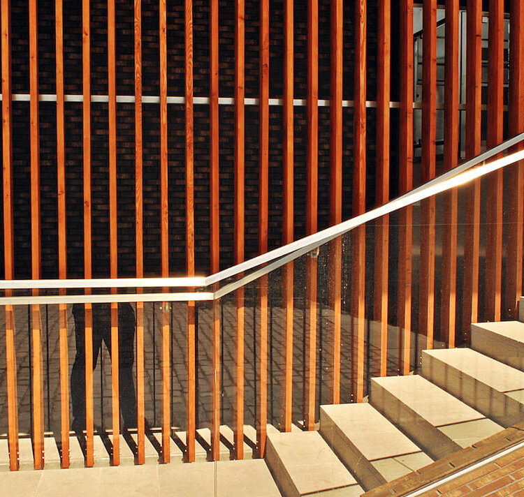 Balustrady stalowe – trwałe, bezpieczne i estetyczne rozwiązanie dla Twojego domu i firmy