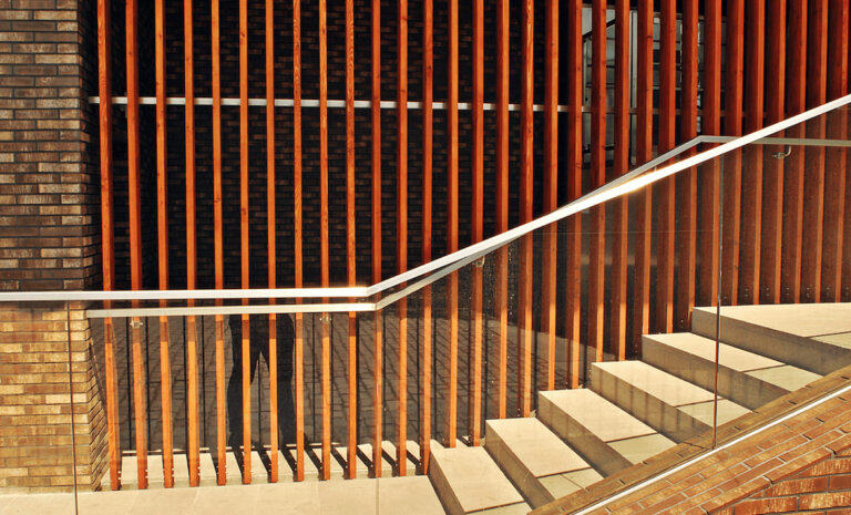 Balustrady stalowe – trwałe, bezpieczne i estetyczne rozwiązanie dla Twojego domu i firmy