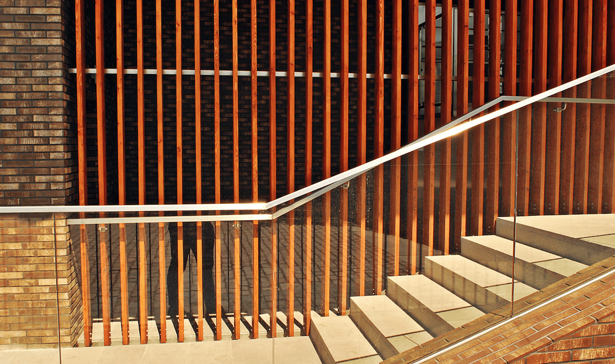 Balustrady stalowe – trwałe, bezpieczne i estetyczne rozwiązanie dla Twojego domu i firmy