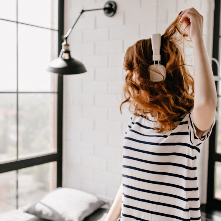 Jak zredukować hałas w mieszkaniu bez konieczności wymiany okien?