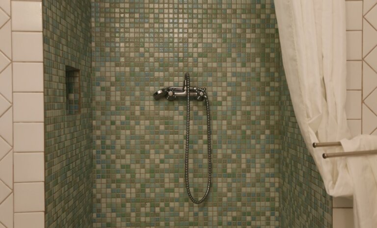 Jaki rozmiar odpływu liniowego wybrać do prysznica?