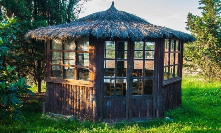 Jak przygotować taras i pergolę na wiosnę?