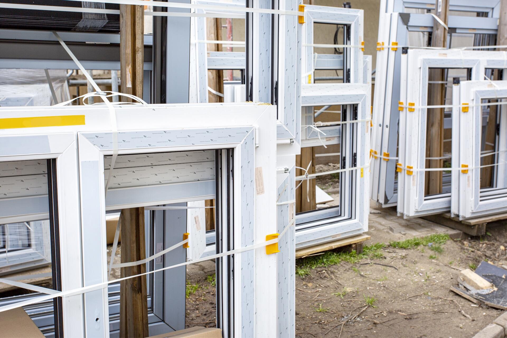 Wymiana okien: jak często naprawdę trzeba to robić i jak rozpoznać właściwy moment?