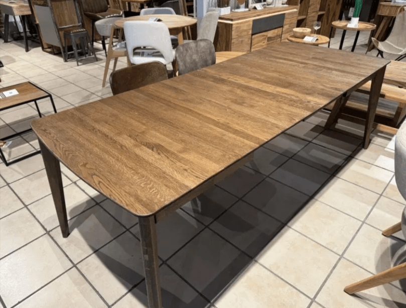 ciemny długi stół z drewna podłużny stół z ciemnego drewna