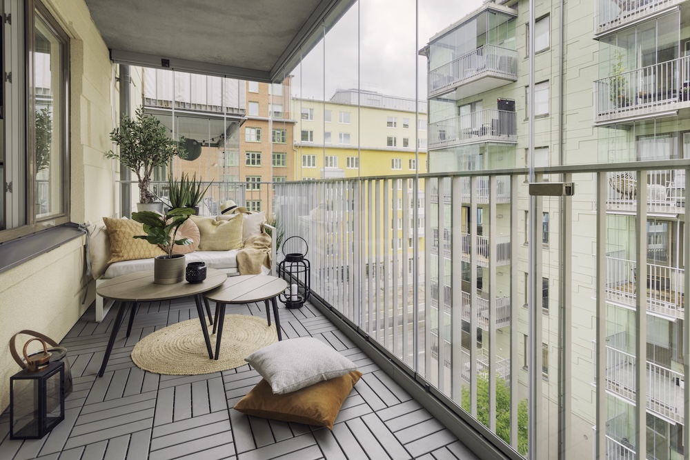 podesty tarasowe na balkonie w bloku 