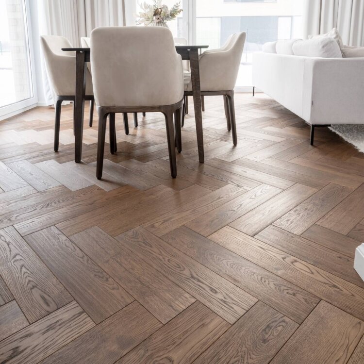 Jak podłoga drewniana wpływa na optyczne powiększenie wnętrza?