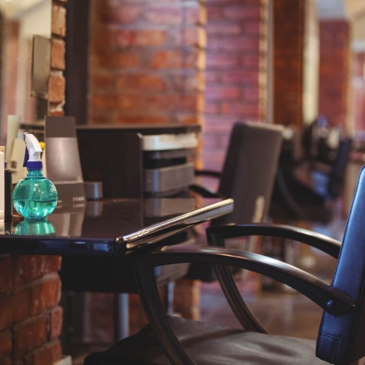 Jak urządzić salon fryzjerski w stylu loft?