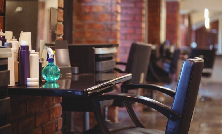 Jak urządzić salon fryzjerski w stylu loft?