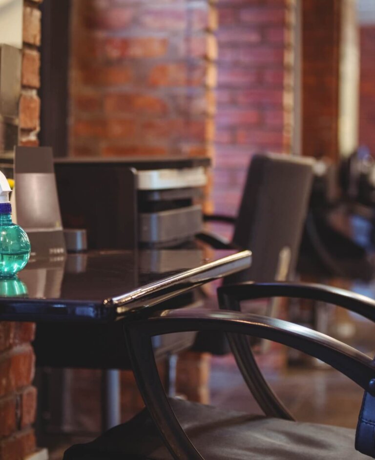 Jak urządzić salon fryzjerski w stylu loft?