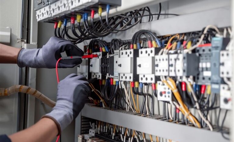 Schemat rozdzielnicy 3-fazowej – jak podłączyć poprawnie?