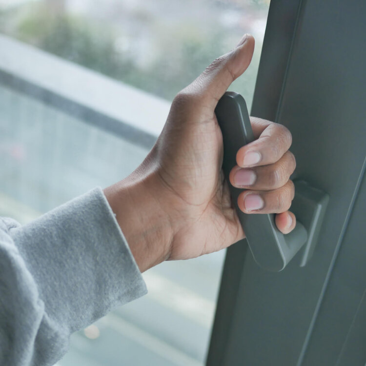 Jak wyregulować okno balkonowe? Poradnik