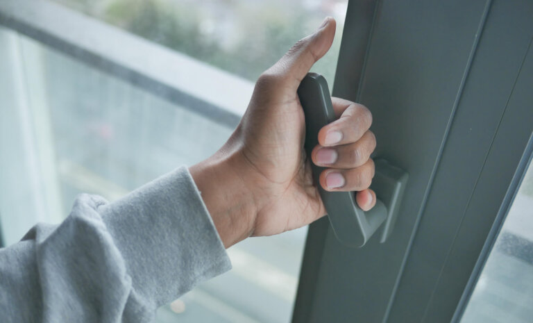 Jak wyregulować okno balkonowe? Poradnik