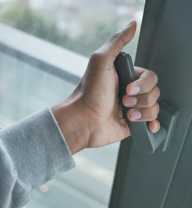 Jak wyregulować okno balkonowe? Poradnik