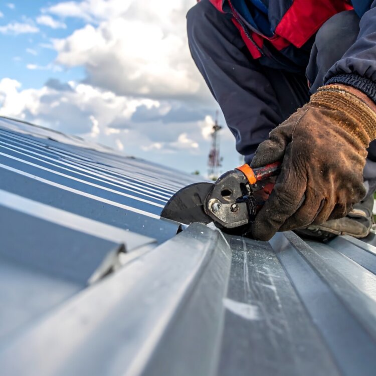 Jak dobrać grubość i profil blachy trapezowej do rodzaju dachu?