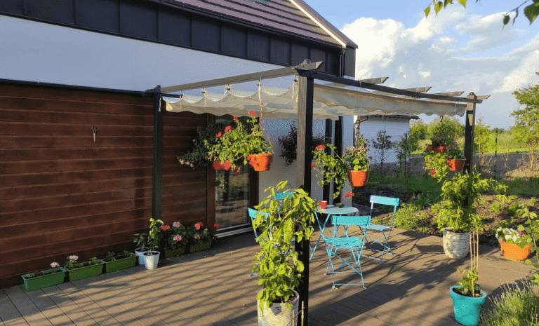 Pergole tarasowe — jak wybrać, zamontować i cieszyć się tarasem przez cały sezon