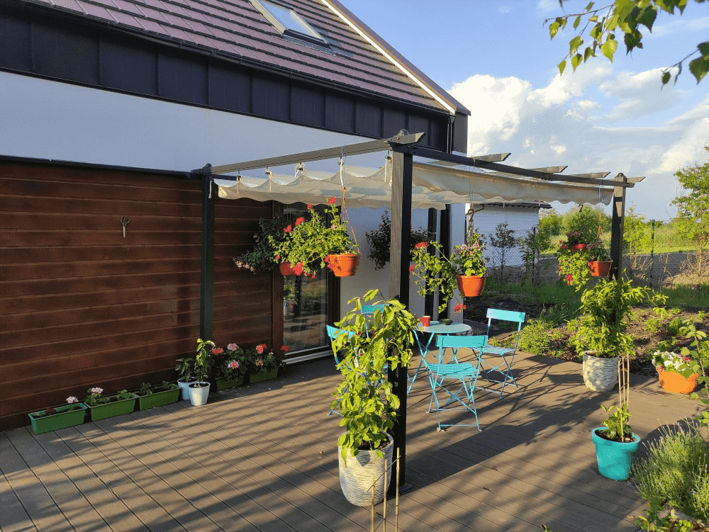 Pergole tarasowe — jak wybrać, zamontować i cieszyć się tarasem przez cały sezon