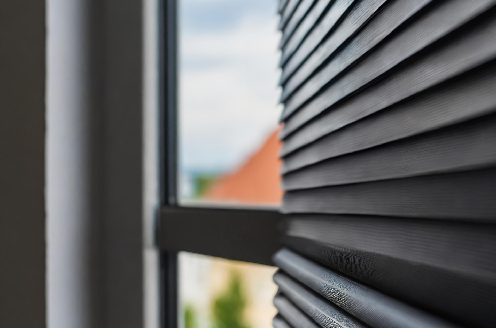 Dlaczego warto wybrać rolety na wymiar?