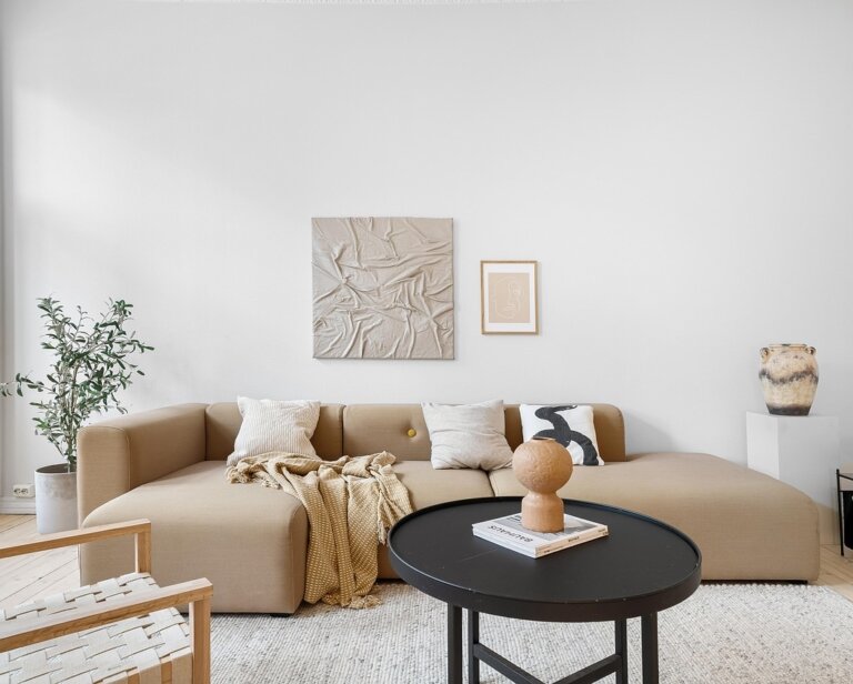 Salon w dzień, sypialnia w nocy – jak wybrać narożnik z funkcją spania do nowoczesnego wnętrza