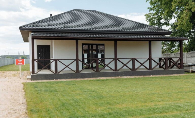 Nowoczesna elegancja na dachu. Dlaczego hiszpańska ceramika to inwestycja na lata?