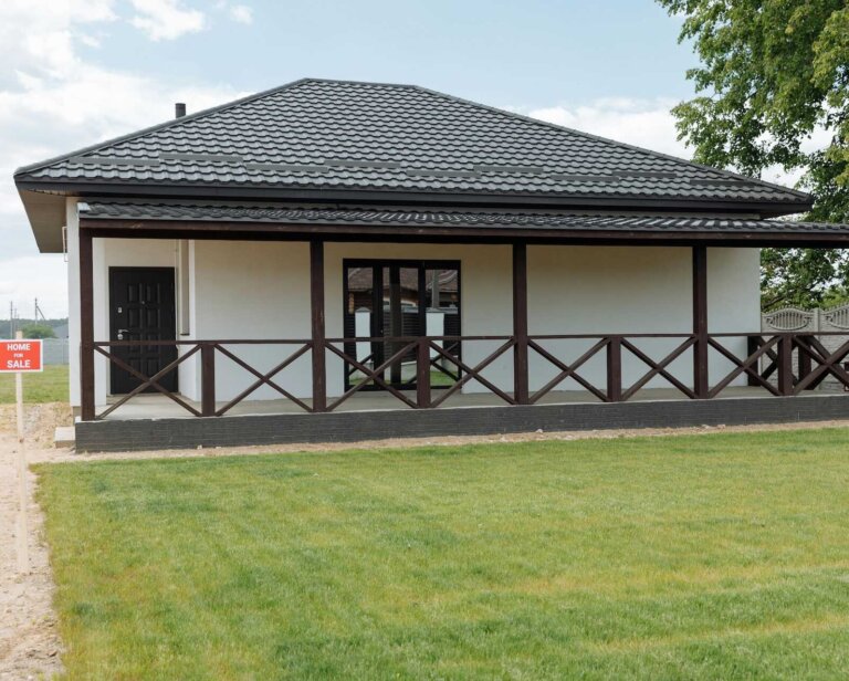 Nowoczesna elegancja na dachu. Dlaczego hiszpańska ceramika to inwestycja na lata?