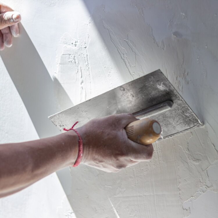 Szpachlowanie – cena w 2026. Ile zapłacisz? Odpowiadamy