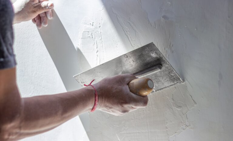 Szpachlowanie – cena w 2026. Ile zapłacisz? Odpowiadamy