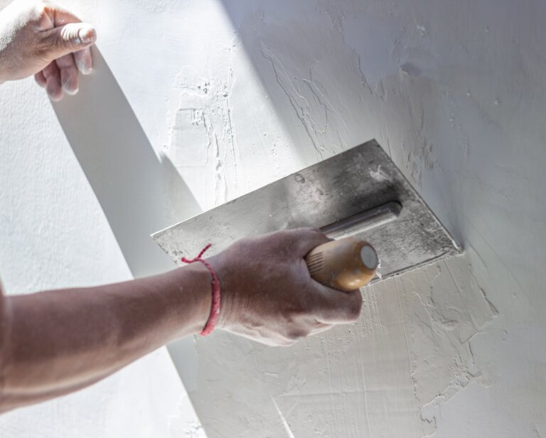 Szpachlowanie – cena w 2026. Ile zapłacisz? Odpowiadamy